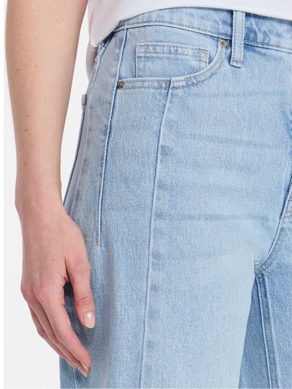 Time and Tru Light Wash High-Rise Barrel Leg Jeans - Picture 4 of 11